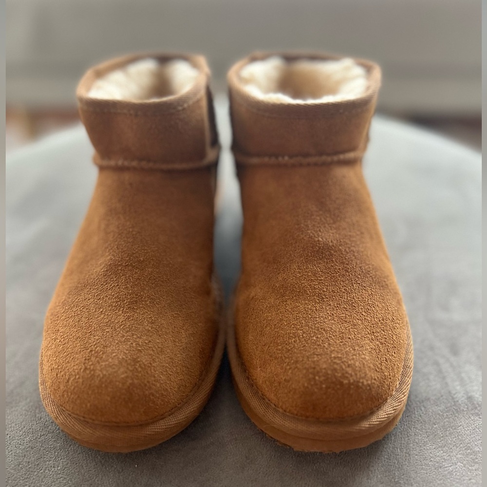 Like new Alpine Design Youth Emme Sheepskin boots! Size 3